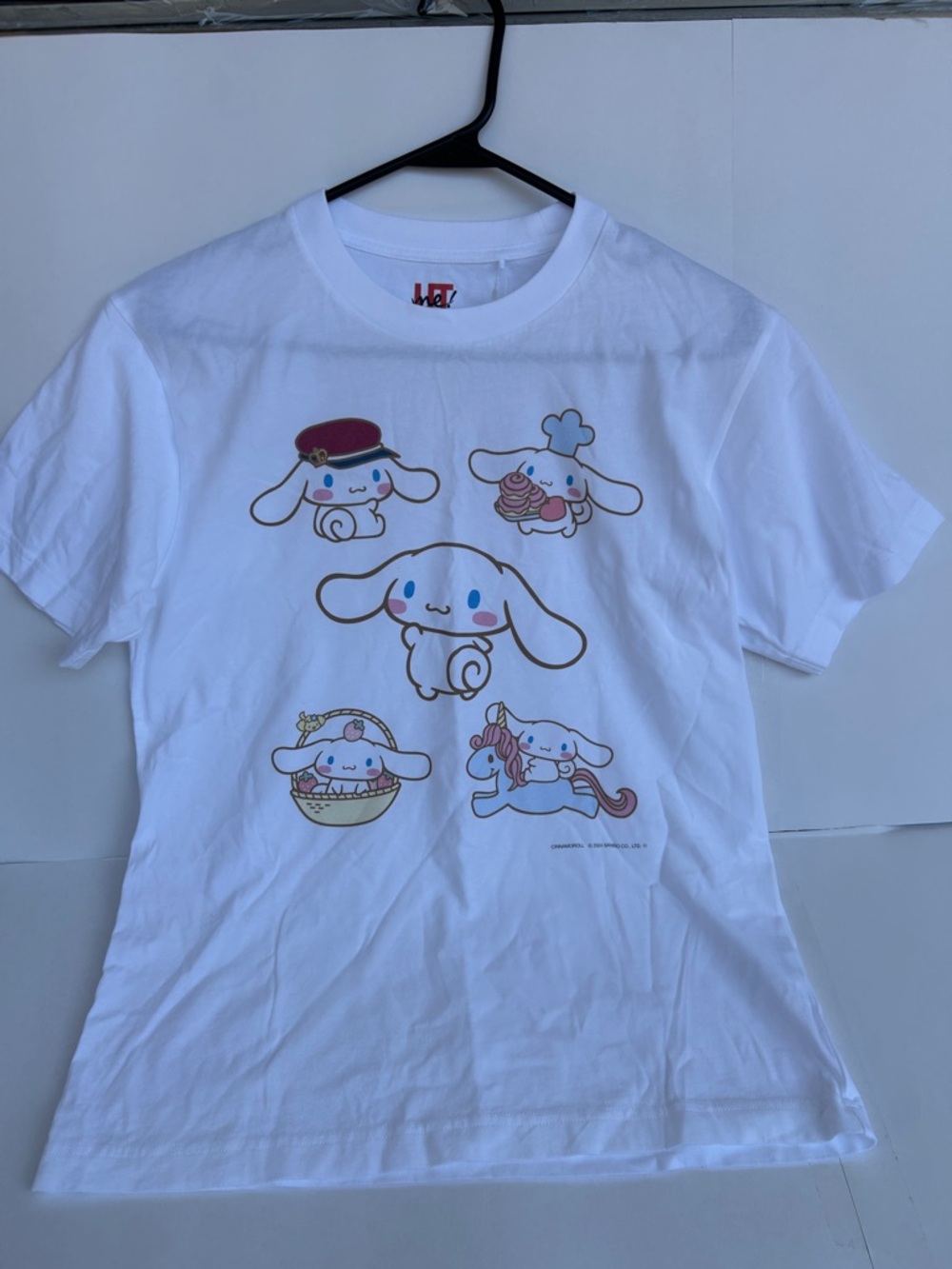 Uniqlo White Cinnamoroll Character Graphic Tee